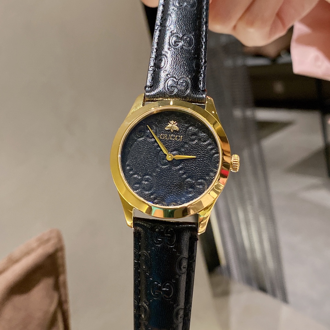?? 240
?????? Gucci leather Gucci G-Timeless Gucci collection strap for a refreshing summer. In a variety of beautiful colors, dial size 38mm 316 stainless steel case, Gucci's signature embossed leather is not only used for the strap but also smoothly ext
