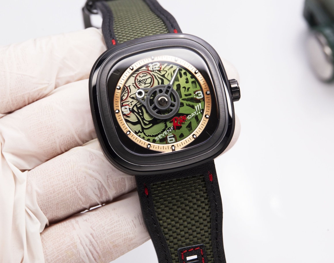 P: 660. (Please ask for orders)
King of Beasts, keep pushing, have a fierce tiger in your heart, sevenfriday Seven Fridays present a tiger with full details, and you can also be powerful as a tiger if you are brave enough. Clear hollowed-out tiger head ou