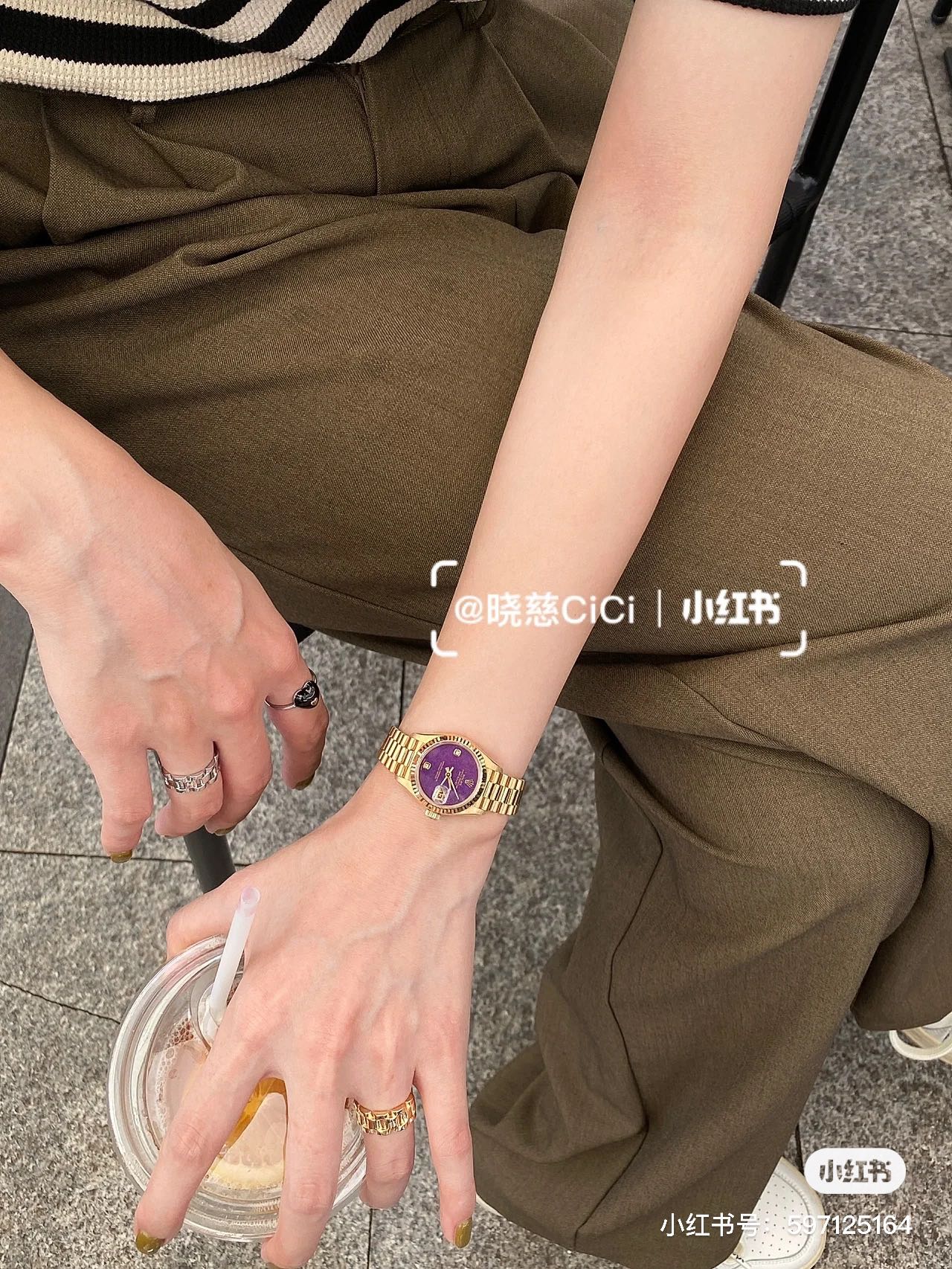 ?? 240
?? Rolex -Rolex Vintage gold Rolex, the dial is stylish and elegant to wear really hin UPSCALE, the colorless dial without words is elegant and durable to handle, simple but not simple [Let me see] Optional (imported quartz movement, size 31, 36mm