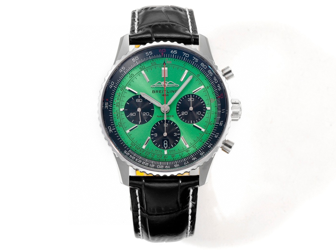P: 1800.
BLS: Breitling reinterpreted the classic Navitimer in bold colors to celebrate the 70th anniversary of its new Navitimer. 43mm in size, the updated version is undoubtedly an authentic aviation chronograph, featuring a circular flying slide ruler,