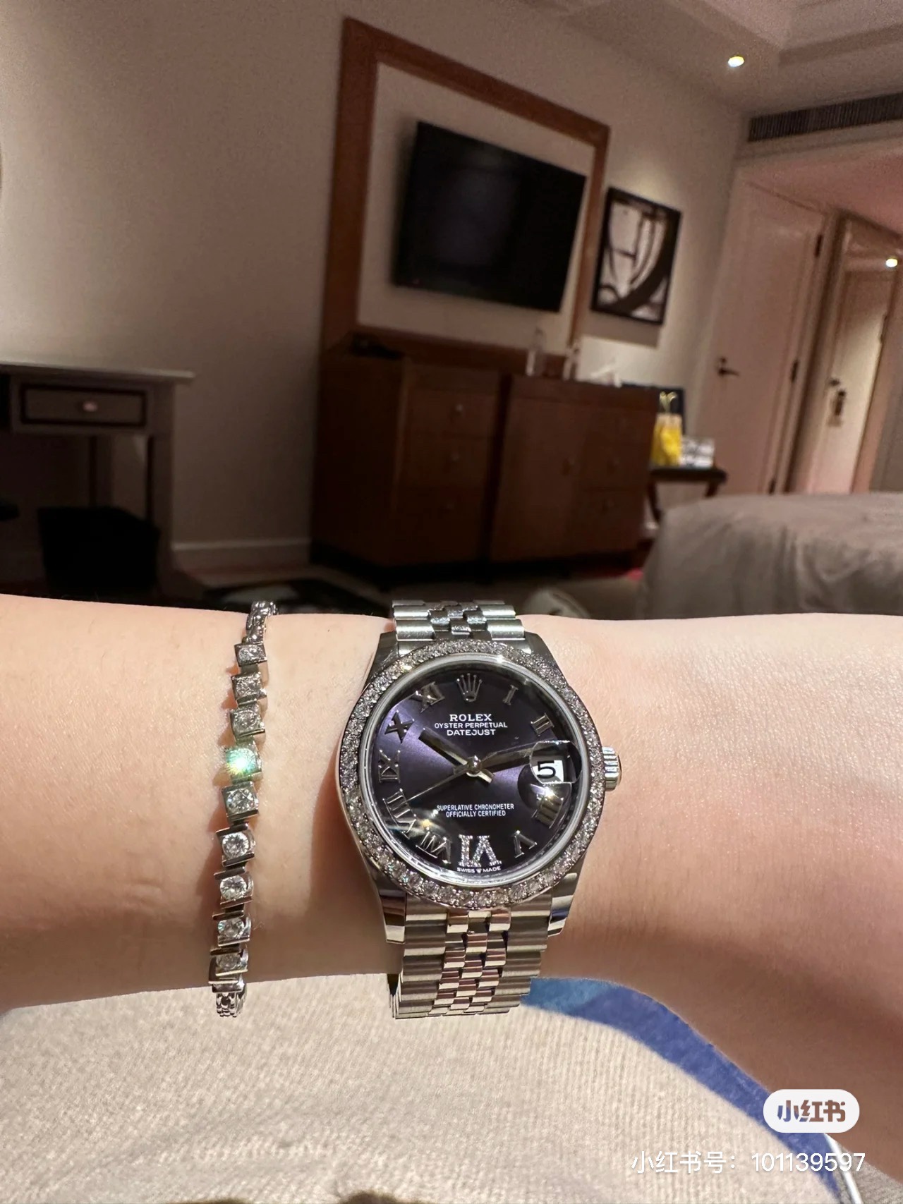 ??240 Datejust Purple Roman

This cool shade is super premium and super brightening. Get it now