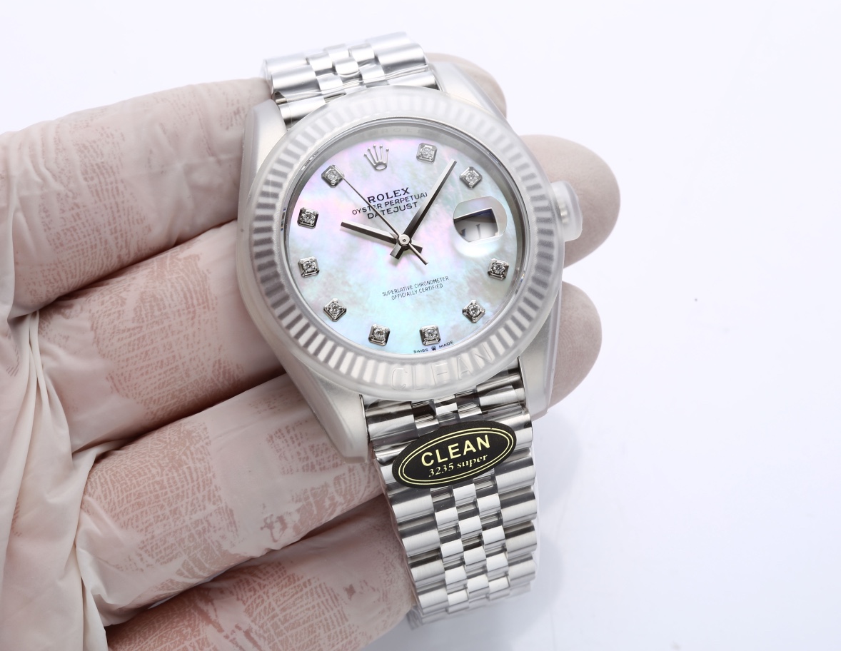 P: 2300.
Clean Factory C Rolex Datejust 41mm 126334 nail/standard Moissanite reject ?? low zircon. With 3/5 bead strap 3235 movement
Sunray dial/natural mother-of-pearl dial, color and craftsmanship matching, details to the diamond base are all sourced in