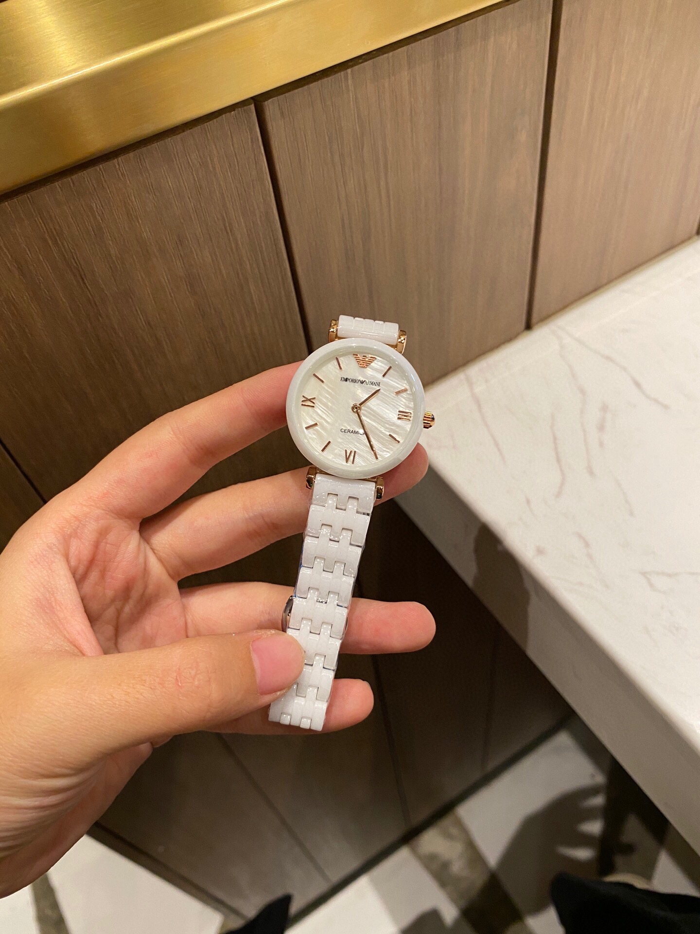 P160
Bestseller ???? Armani ?? Ladies ?? Pure white ceramic watch ?? Natural shell dial ?? scratch-resistant ? imported quartz movement