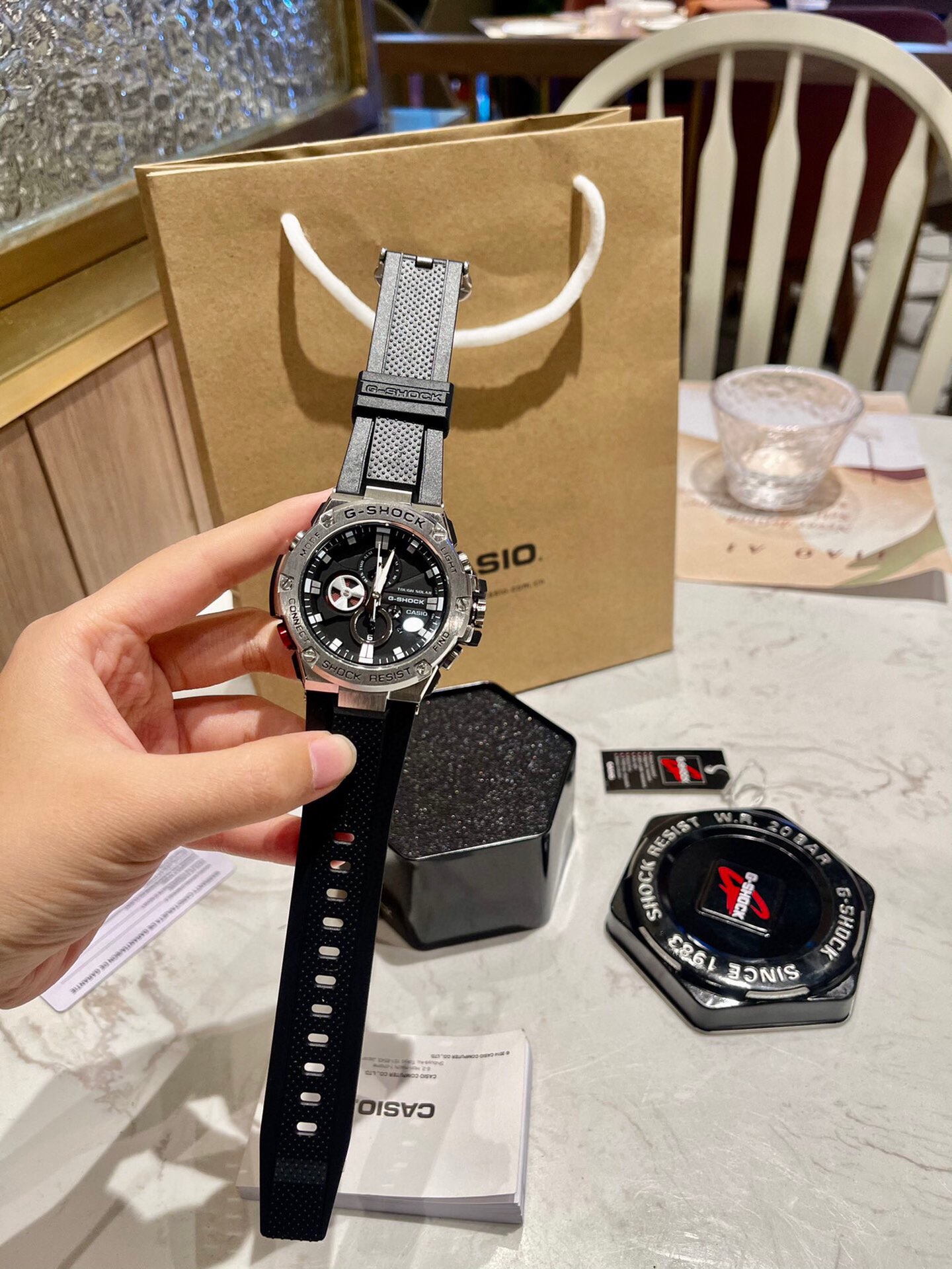 P220
The new Casio GST-B100 series has been released again. It is made of metal/resin and mineral tempered glass. The case measures 58.1mm in length, 53.8mm in width and 14.1mm in thickness. It features a three-hand three-eye dial with three hands running
