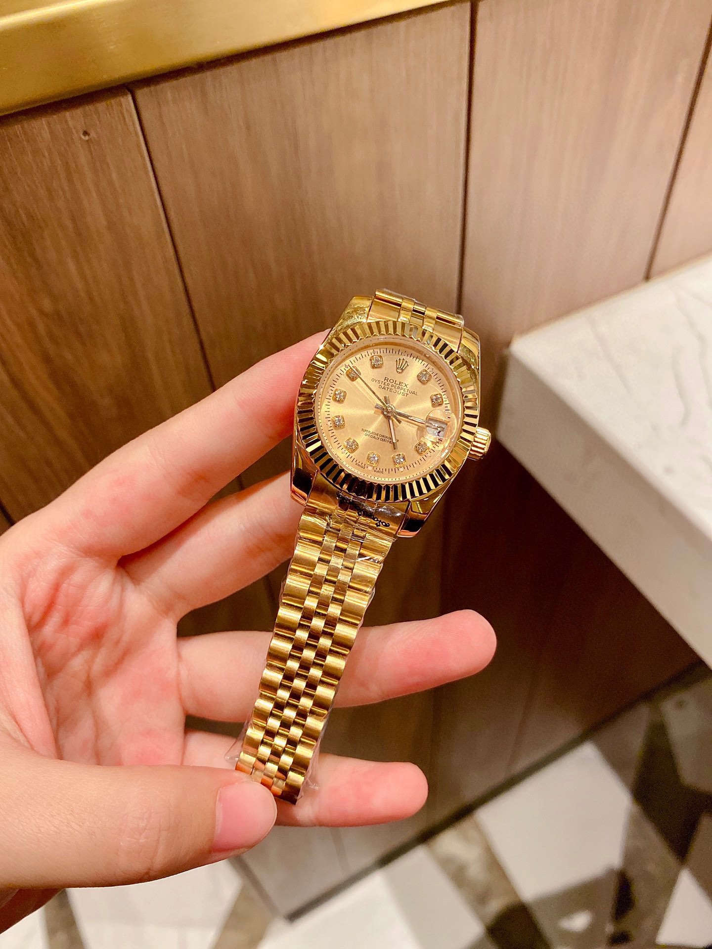 P240
Log Series Classic Women 310 Solid five-bead steel strap - Original buckle ?? ? Little Red Book Hot recommendation Design shows unique noble elegance goddess temperament! 316 stainless steel femininity, high-end grandeur, not ostentatious style is wi