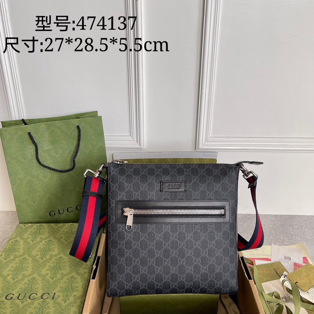 P300??GG Supreme canvas messenger bag
Flat messenger bag made of Gucci 's signature black and grey GG Supreme premium eco-friendly canvas material. The GG pattern is adorned with webbing and black leather piping.
Model: 474137
Colour: Gram grey
Dimensions