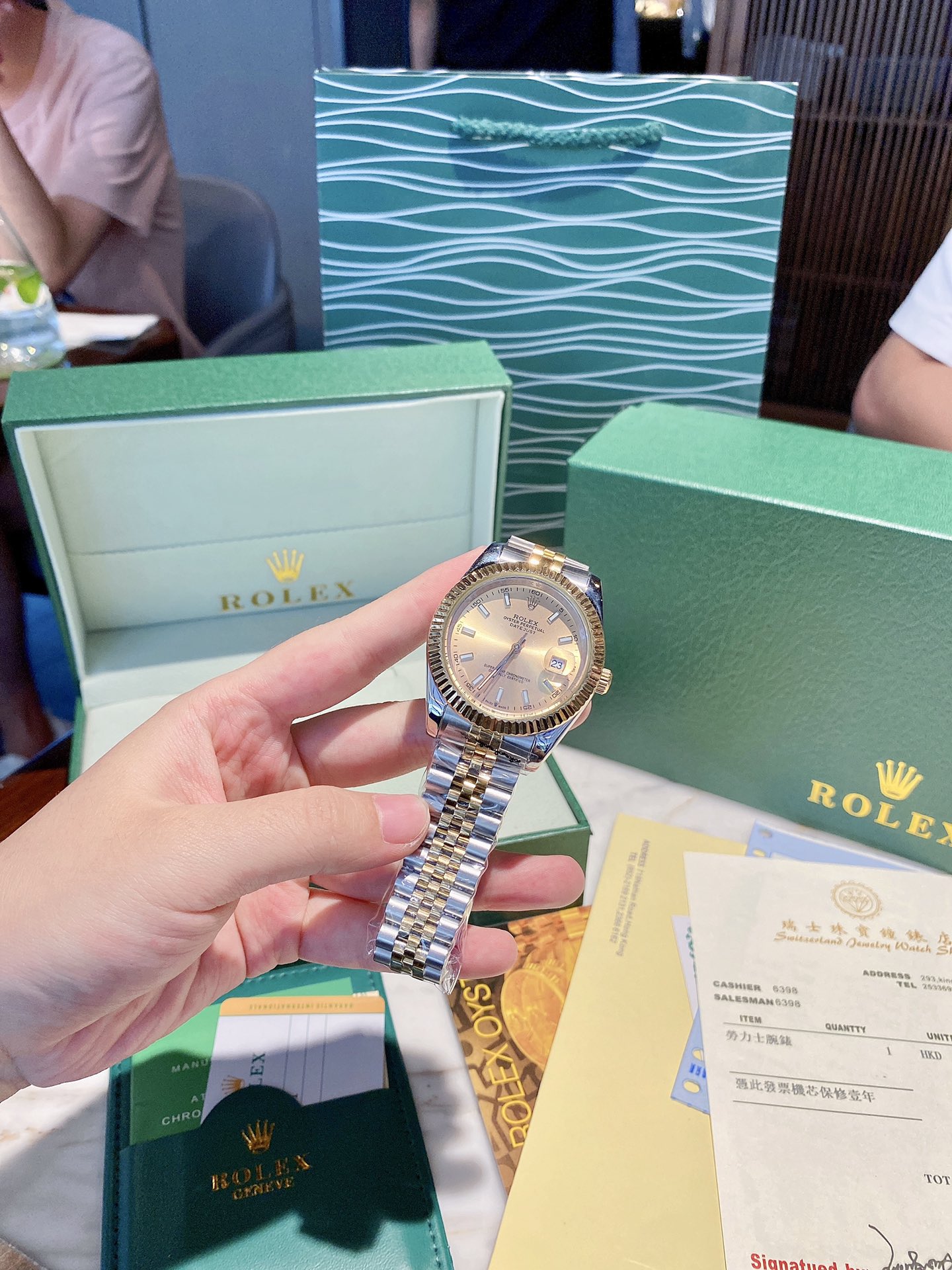 240
New high quality masterpiece, the strongest aspect ratio in the market ?? Rolex 41mm DateJUST, 1:1 original mold 904L stainless steel case through meticulous polishing and strict quality control with full texture, comfortable to wear ?? Every watch is