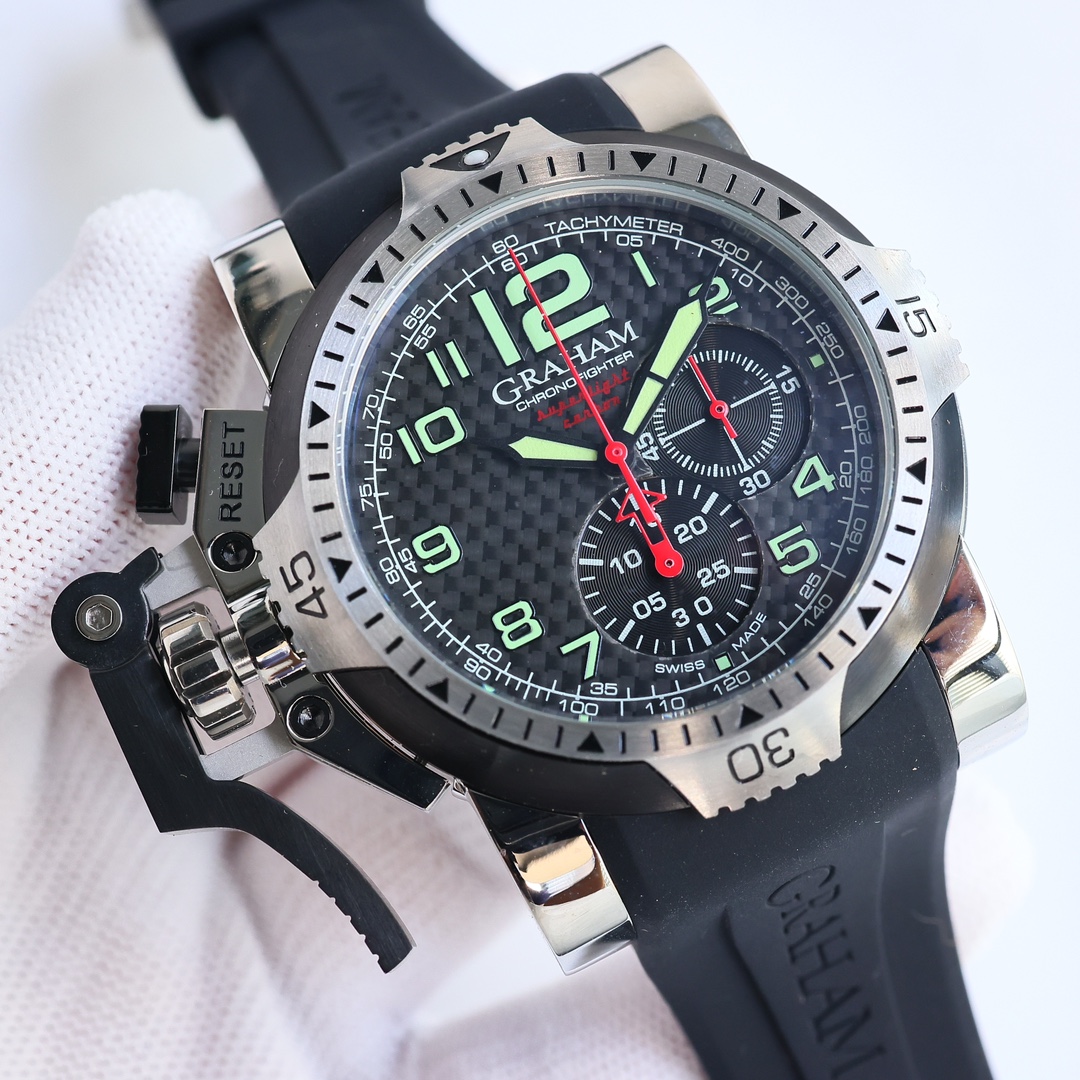 SJ produced 700
Graham Graham ?? The JR4 brand watches also inherit the spirit of bold innovation in functional design, the brand takes a different approach, and each watch is stunning. The watches are all chronograph stopwatches as the main function, Inn