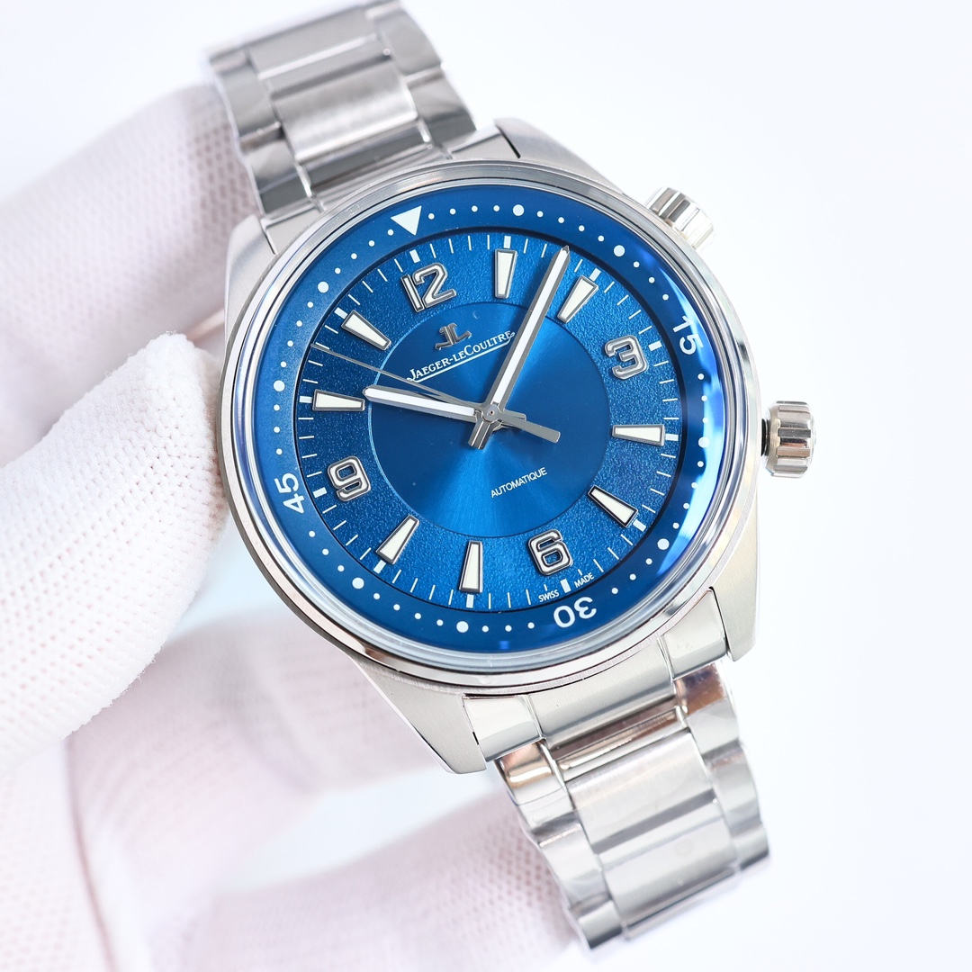 SJ release 1550
BLS: Jaeger-lecoultre JL collection ??RW2 with a highly modern double handlebar design, paired with sleek lines that are elegant yet sporty. Deep and elegant, yet extraordinary. [Case] 41X13.1mm The classic and stylish case is hand-polishe