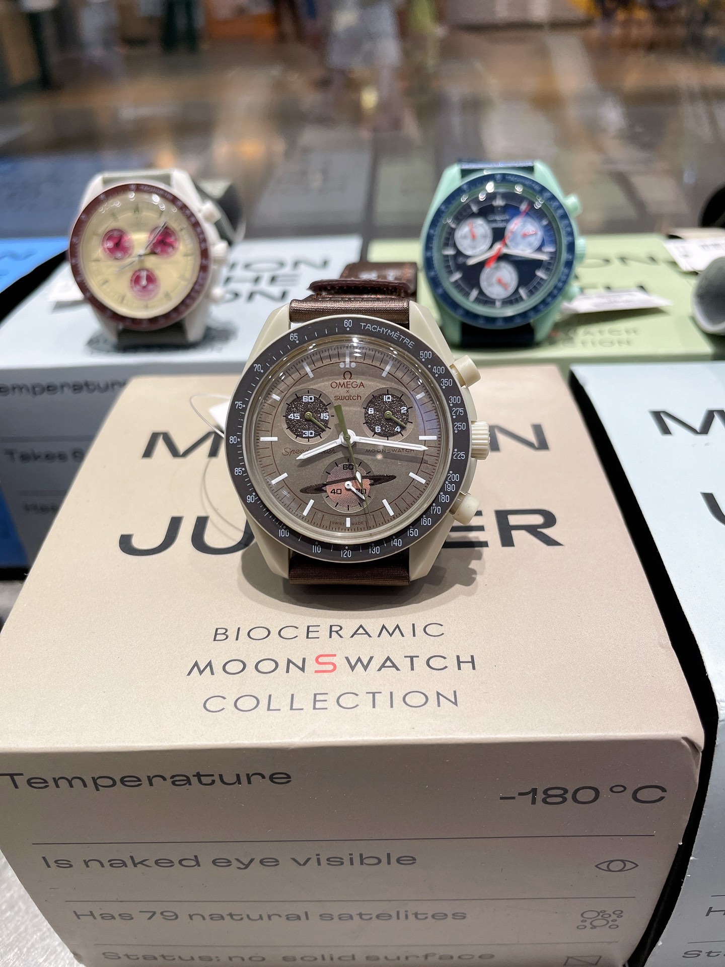 250
?? Swatch * Omega collaboration watch shows up!! A total of 11 ?? watches represent the Sun, Mercury, Venus, Earth, Mars, Jupiter, Saturn, Uranus, Neptune, Moon and Pluto in the solar system.