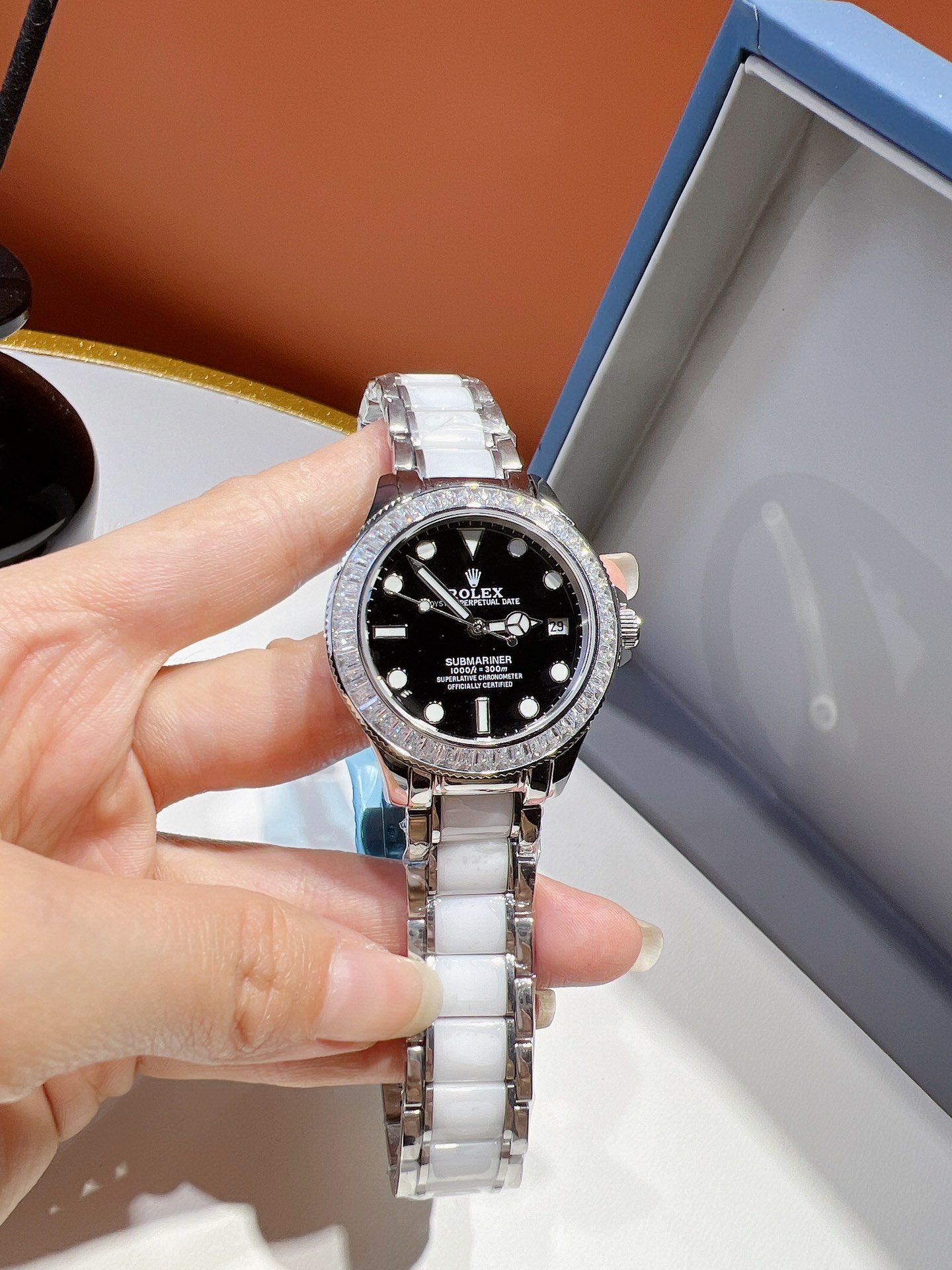 480
Latest ITEM [Original counter image] CHARMING and harmonious ?? LOVE to put down ?? Luxurious design! The surface design of the flowers is hand-set with diamond-encrusted literal openwork braid design
[Brand] : Rolex (the real thing is more beautiful 