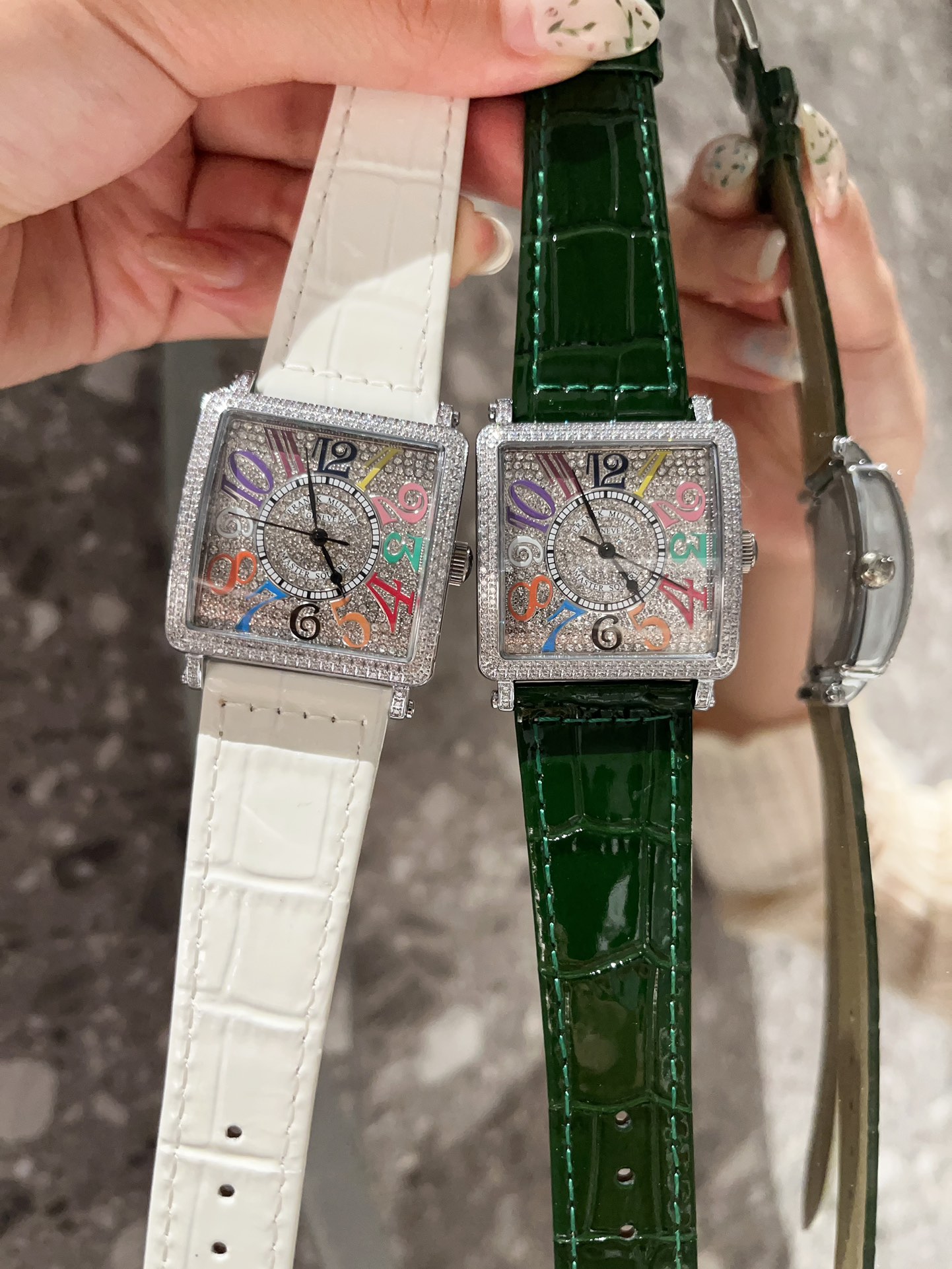 ?? 250
Franck Muller watch
I've always wanted to get a WATCH, double-layer square wristwatch, simple and elegant, with Franck Muller 's colorful digital art, diamond-encrusted bezel with Roman design, each hour marker shows a different color [color] with 