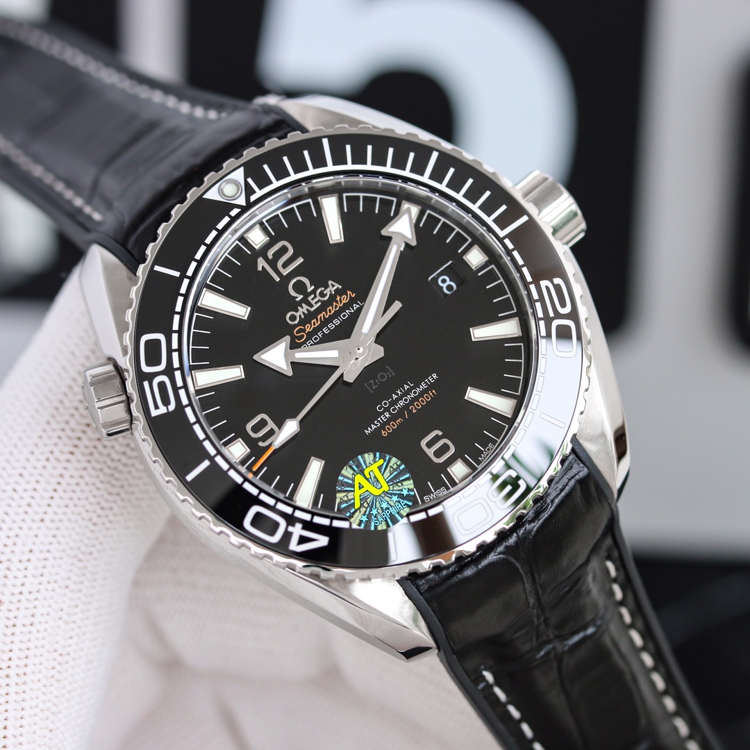 TVS new Omega Seamaster 600m diving watch New design Automatic mechanical men's watch Cal.8900 movement Double T black balance 43mm steel strap is elegant and stylish, split non-integral steel strap, fluorine tape strap is fashionable and light.