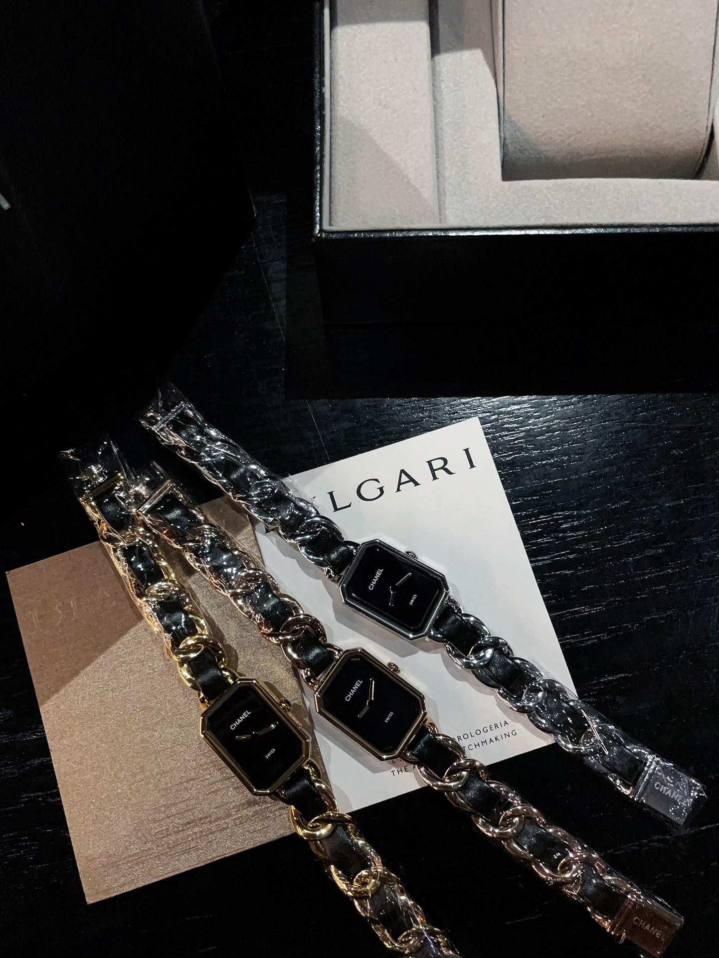 ?? 250
New Chanel Premiere, 28.1x 20mm, 7.65mm thick, stainless steel case plated with yellow K gold, black lacquered dial, crown set with cangular-shaped onyx, quartz movement, hour and minute display, stainless steel bracelet plated with yellow K gold i