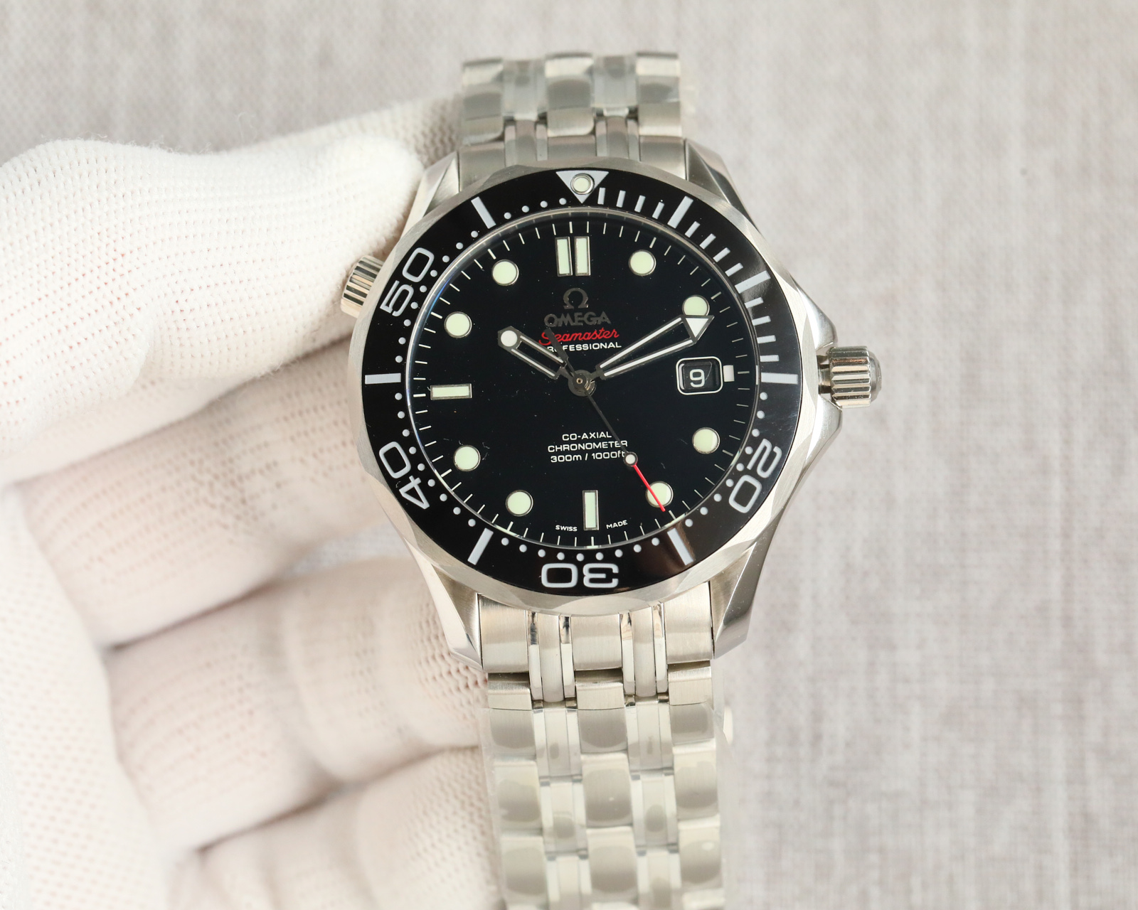 TW produced steel tape 800 fabric tape and adhesive tape 750
TW Factory Omega Seamaster 300m series, based on the bezel and other details upgraded and refined to create the ultimate version, dimensions 41x14.5mm, automatic mechanical movement, 8800 automa