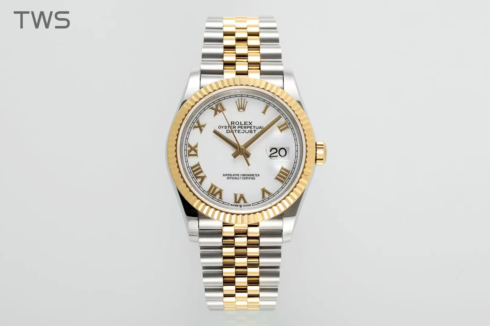 TWS New product
36Mm log women's watch, case size 36Mm in 18k white gold,
Paired with sapphire crystal, the 3235 movement is precise and effective, the new double crown, the strap with concealed folding crown clasp fits the wrist gracefully and elegantly.