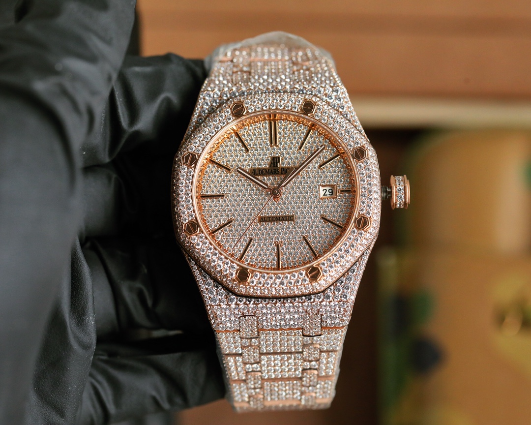 TW Audemars Piguet Royal Oak 15400 Starry Sky Collection in small quantities!
After much effort, it's finally done! The entire watch is densely set with the most exquisite Swarovski diamonds, including the steel band side, which is also studded with diamo