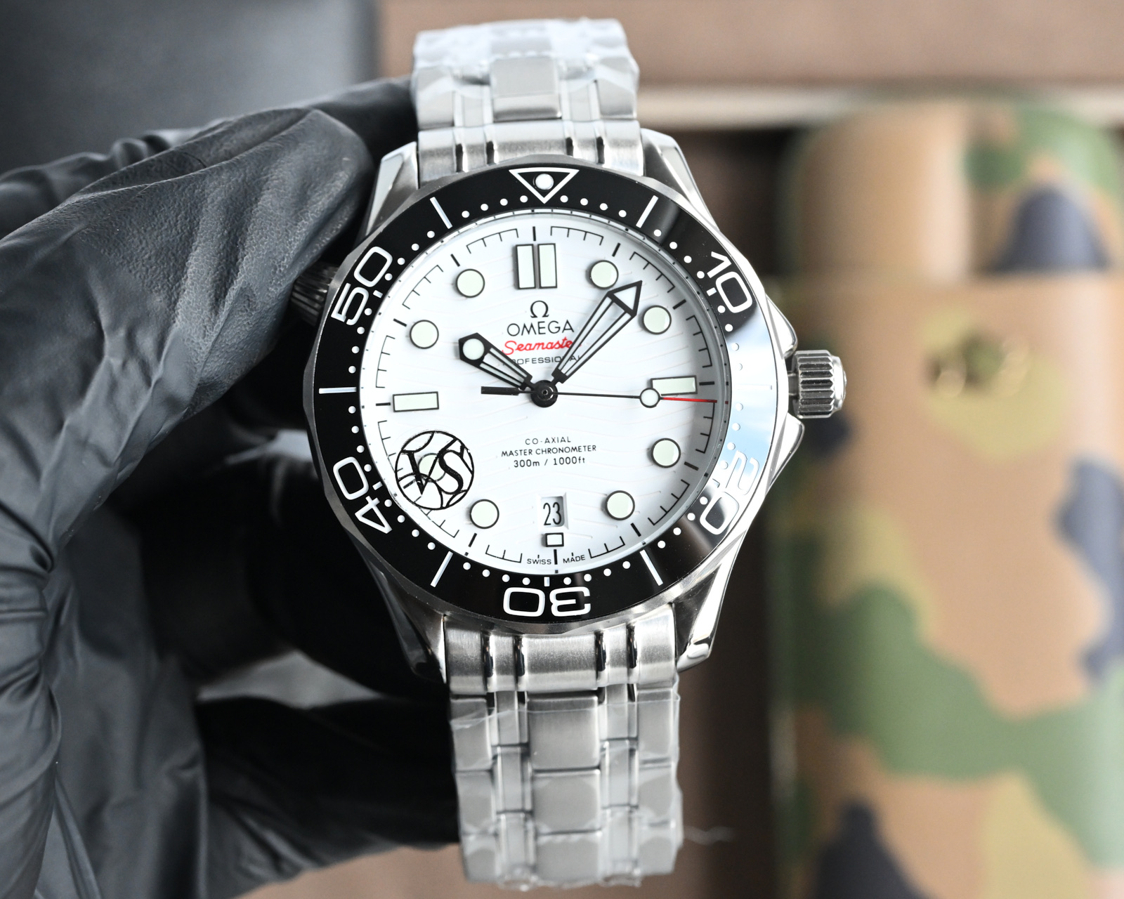 VS Seamaster 300 M Product Experience event: Get a pair of tape ? buckle experience gift when you purchase the 300 m steel band version during the experience. You won't know what's good or bad until you get your hands on it, don 't believe the slogan post