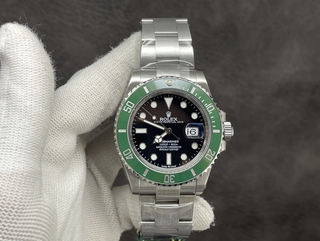VS Pre-sale of the new Rolex Submariner. 41mm new case type genuine mold (not modified from a 40mm case), equipped with a new 3235 movement, 72-hour power reserve. Yes, 72 hours. The actual power reserve of the market 3235 movement, 2824/2836, is around 3