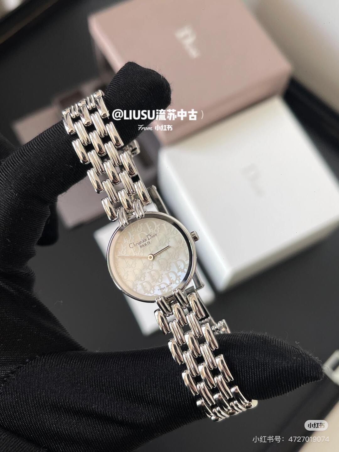 ?? 260
?? ?? Gold and white Japanese vintage treasure watch ? Dior DIOR fashion magic women's watch, highly recommended on the HAND ~ Dial size 28mm neither too small nor TOO SMALL, simply girls' FAVORITE ~ Mother-of-pearl dial, especially elegant when wo