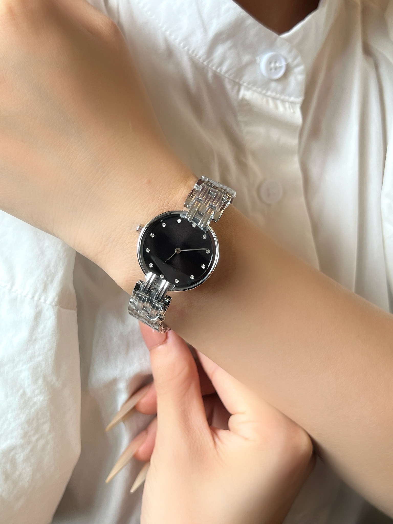 ??260 Japanese vintage treasure watch ? Dior Dior Fashion Devil Women's Watch, highly recommended on the hand ~ Dial size 28mm not too small, it's simply a girl's favorite ~ mother-of-pearl dial, wearing it to look particularly elegant ~ with a strong ant