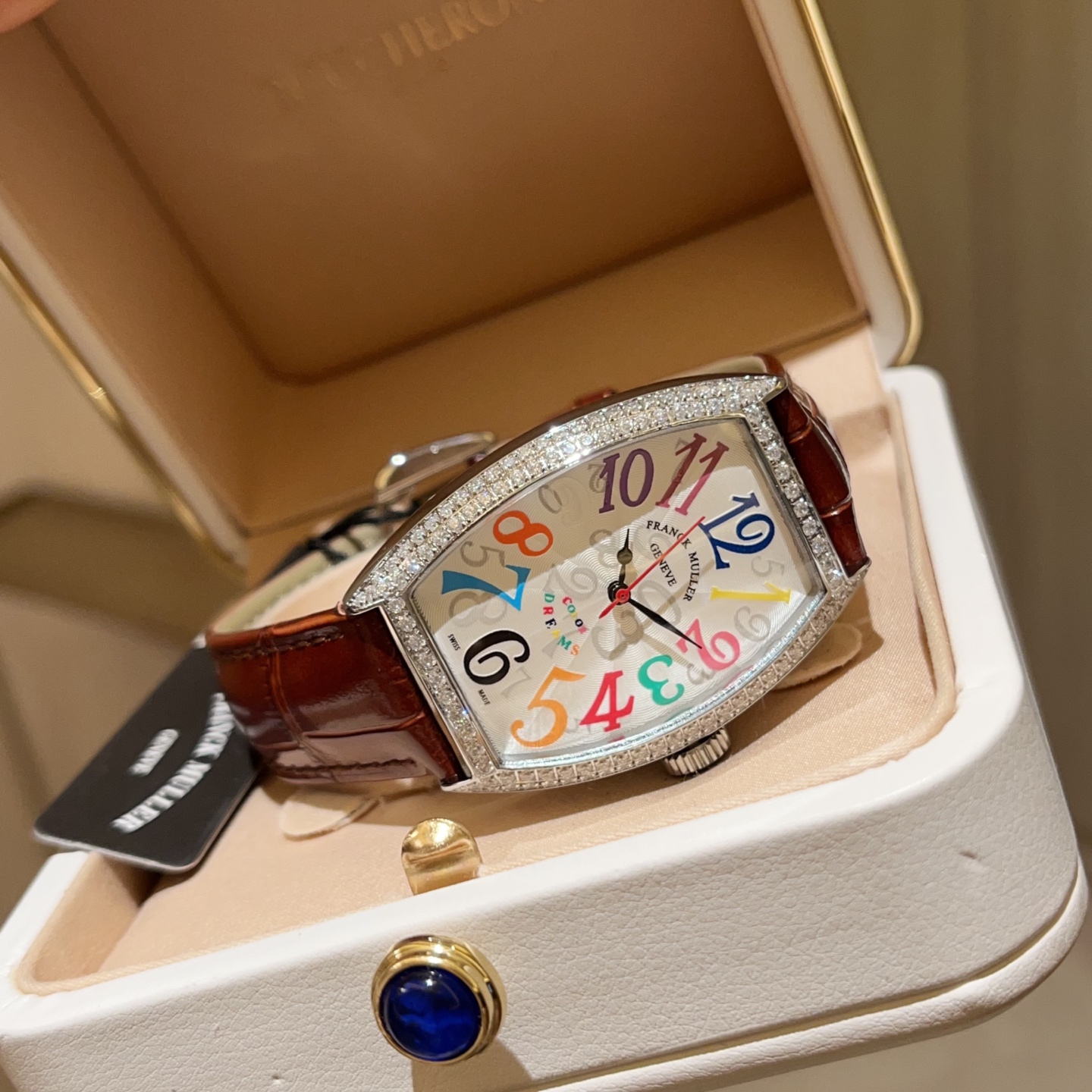 ??260 (
Franck Muller new face
Barrel-shaped ladies' quartz watch CNC polished case classic! Full sky stars ?? dial and color ?? model color dial hand effect really can't resist, I love the whole! Jue Jue Zi, hurry up! Imported quartz movement, accurate t