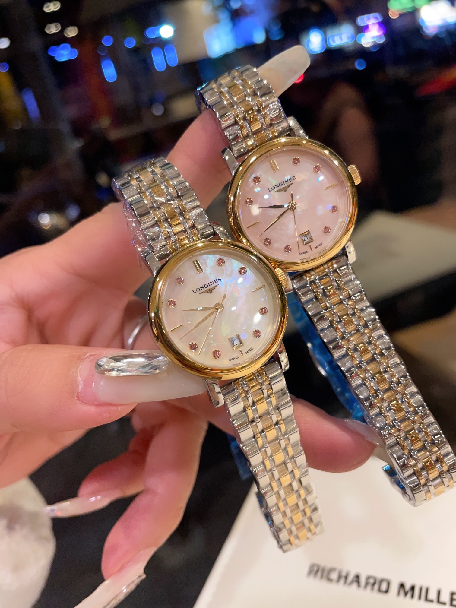 ??260(gold in small quantity)
Longines combines feminine materials with dynamic lines to create the new Conquest Classic. The new watches remain true to the brand's signature elegance. The series features an imported Japanese quartz movement that is extre