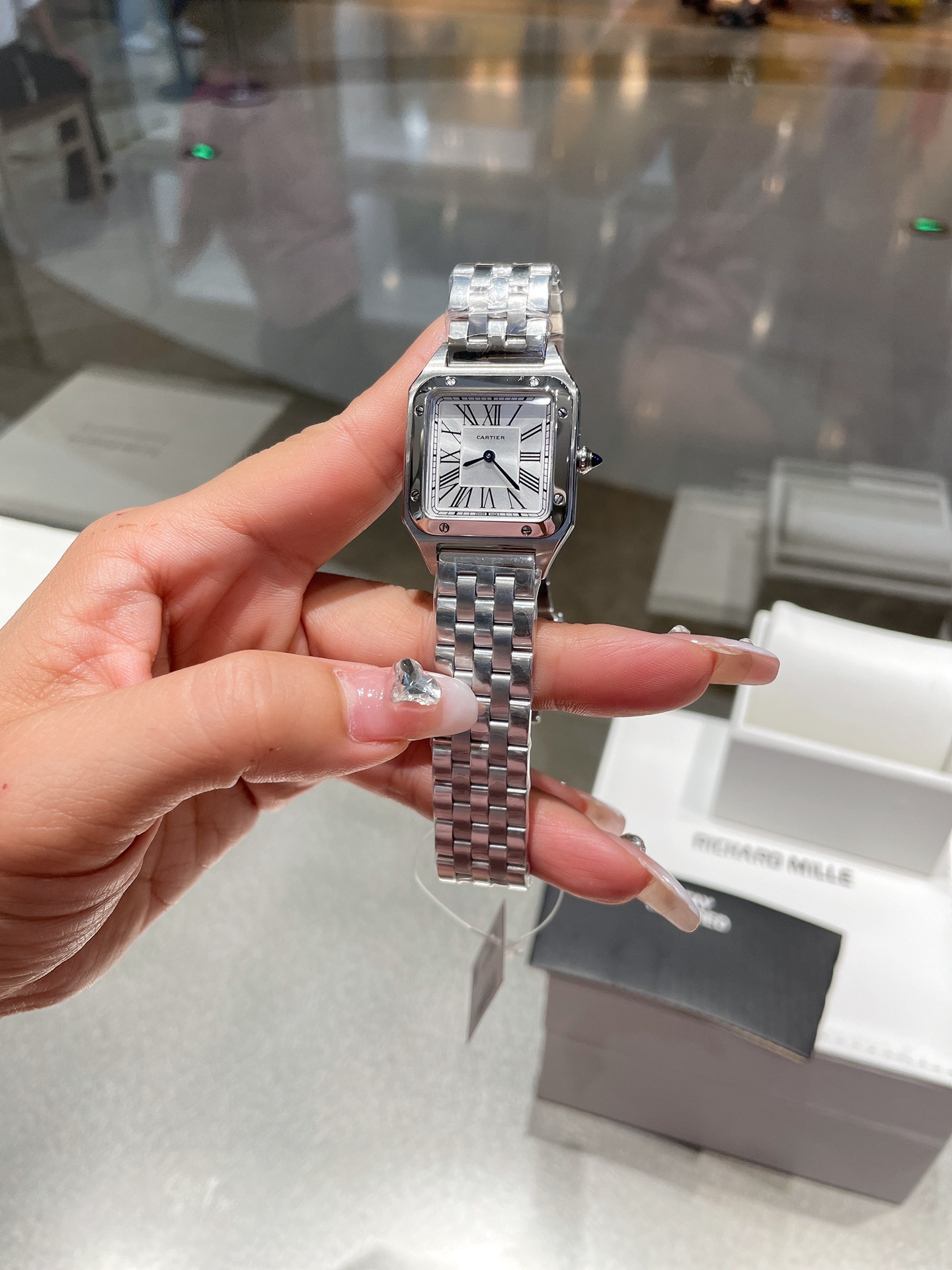 ??260 [Upgraded quality]
Santos-dumont Cartier Santos ultra-thin Dumont collection watch, Intellectual lady watch, 316L stainless steel case, blue spinel round crown, sunray brushed finish, classic Roman numeral hour markers, mother-of-pearl dial, sword-s