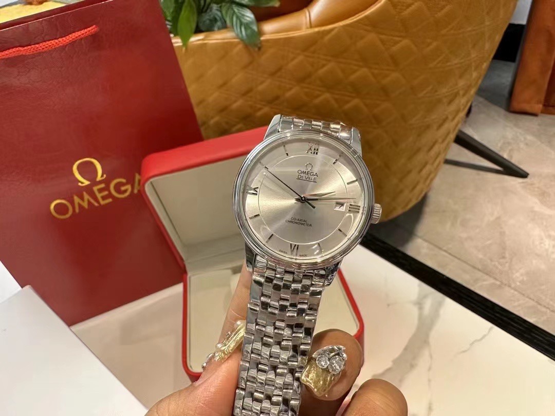 ??260?? (with pictures in full package ?30 Classic Full package ?20)
New OMEGA men 's watches, De Ville collection! V8 upgraded, with a case made of top-of-the-line German imported 316L stainless steel and 18K gold nano electroplating! Top sapphire crysta