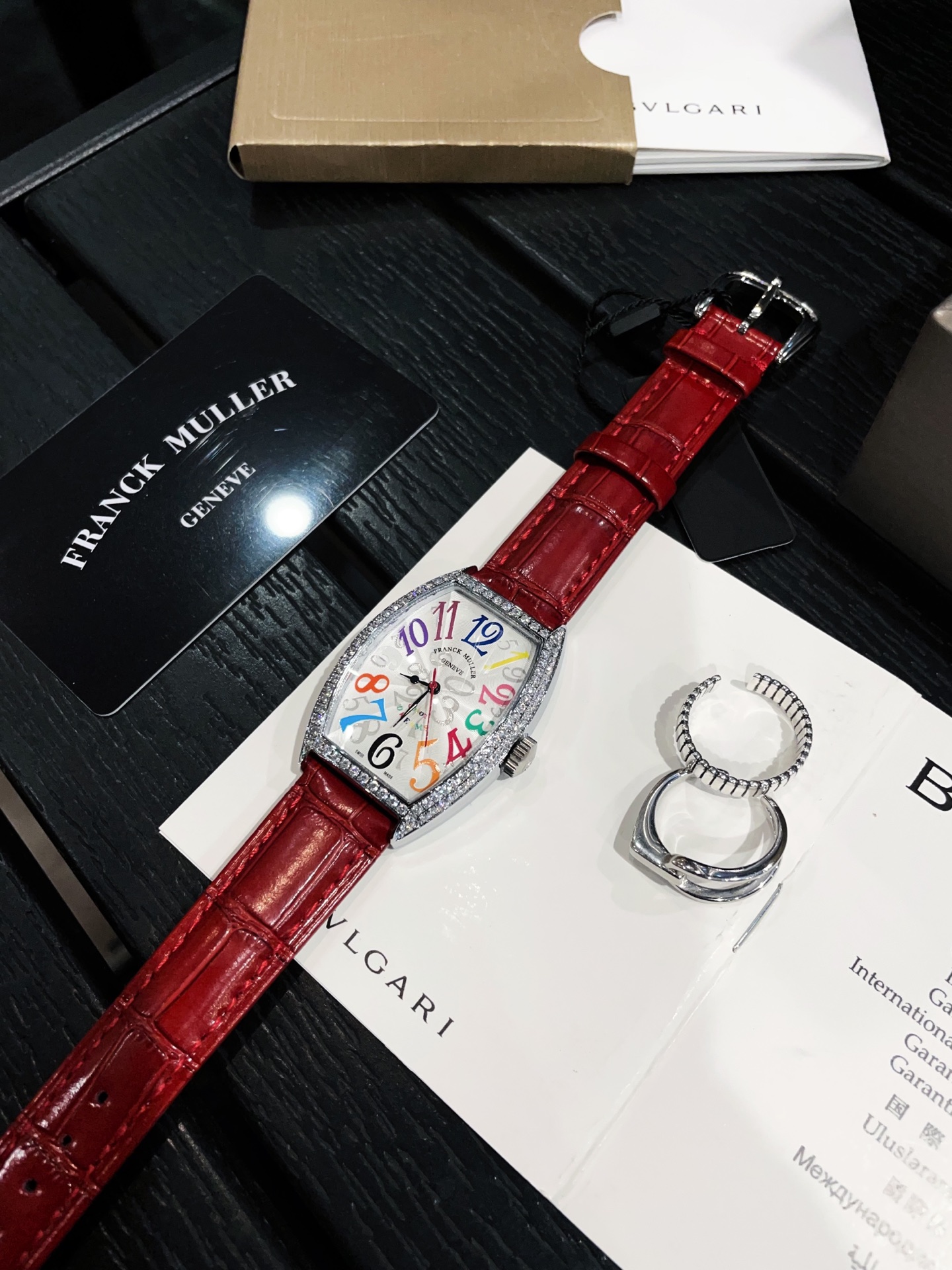 ?? 260
Franck Muller FM Franck Muller barrel-shaped ladies quartz watch CNC polished case classic! Full sky stars ?? dial and color ?? model color dial hand effect really can't resist, I just love the whole! Jue Jue Zi, hurry up! Imported quartz movement,