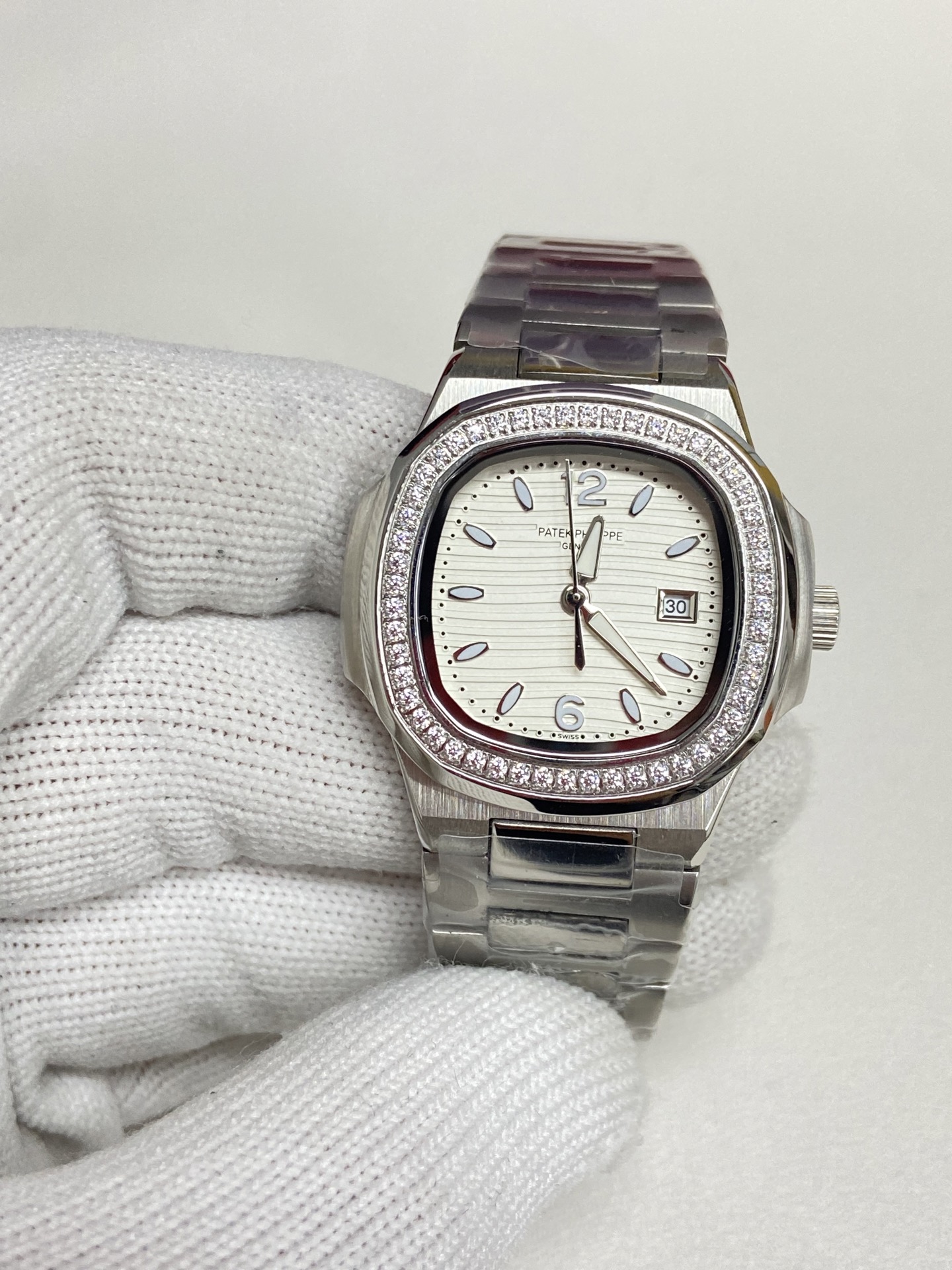 ?? White 260 Gold 280 Diamond ring ?30
Human little rich lady 's choice - Fashionable elegant Lady Nautilus 7118 series.
This IS definitely PateK FilI 's graduation COLLECTION Little Red BOOK Endless RECOMMENDATIONS SIMPLE and PLAIN to wear VERY ELEGANT a