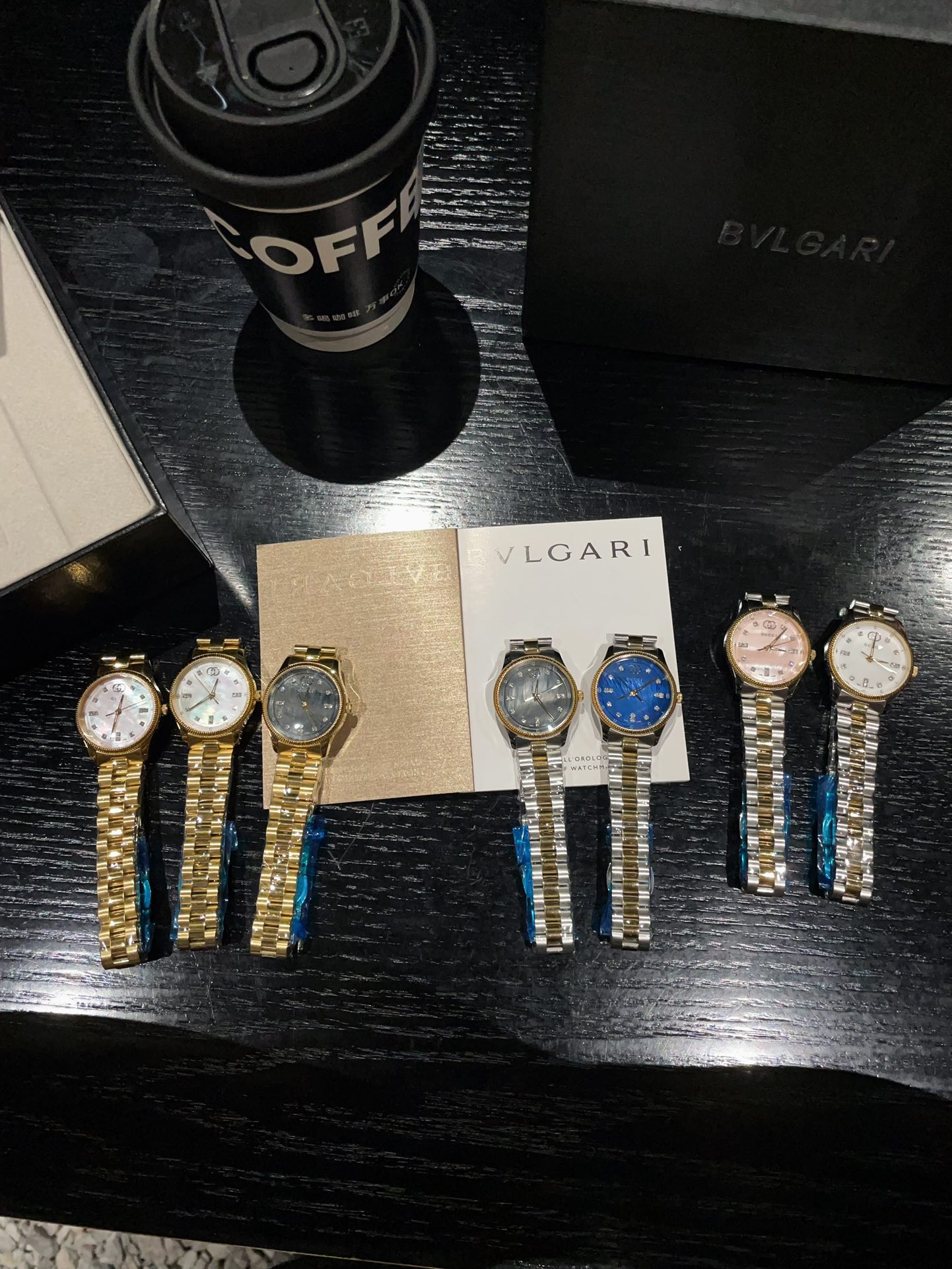 ?? White 260 Gold 280
New first original FACTORY, large 38mm small 29mm in stock! Explore the 2025 early vintage G-TIMELESS gem collection. The interlocking low G and Gucci lettering within the dial decoration tone interpret the style of The Times. The ca