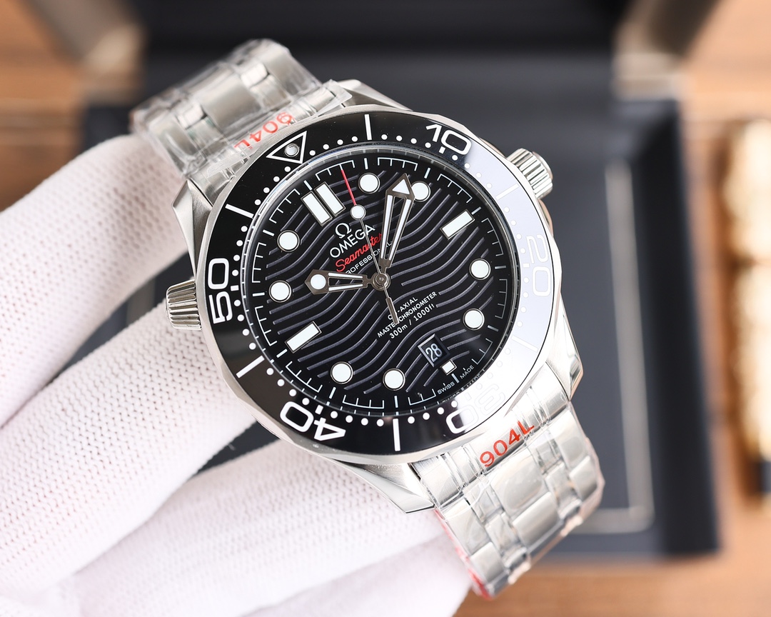 Taiwanese v10 masterpiece
OMEGA SEAMASTER 300m 300M Coaxial ?? Master Chronometer 42mm 42mm Diving watch, brushed stainless steel case partially polished bezel black ceramic with white enamel diving scale words ring scale not easy to wear and fade, dome m