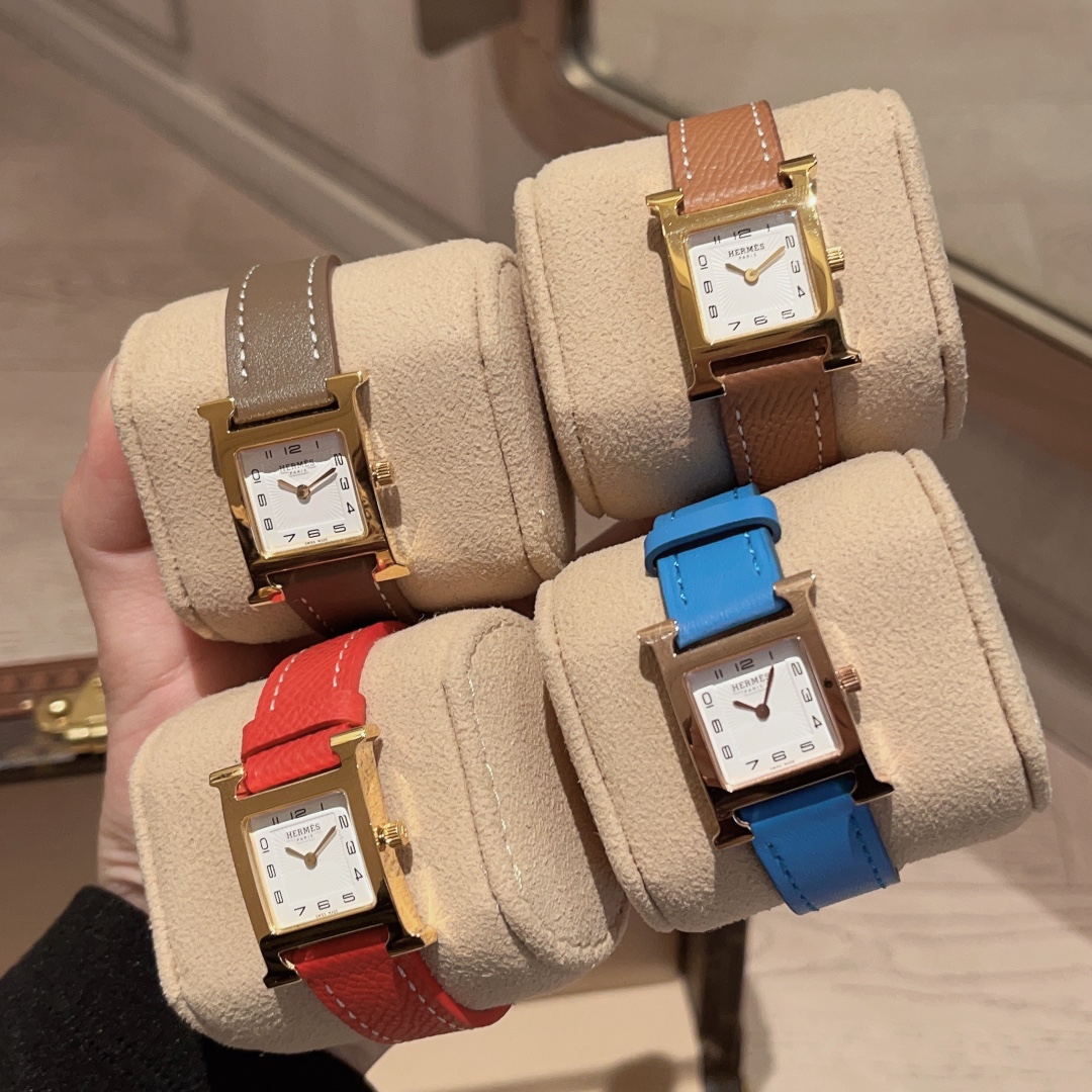 ?? White 300, gold 330, diamonds ?50
Heure H watch
Medium 26X26 small 21x21mm, set with 112 diamonds, anti-glare sapphire crystal, white natural mother-of-pearl dial, Swiss quartz movement, freely removable Italian cowhide or American alligator leather, s