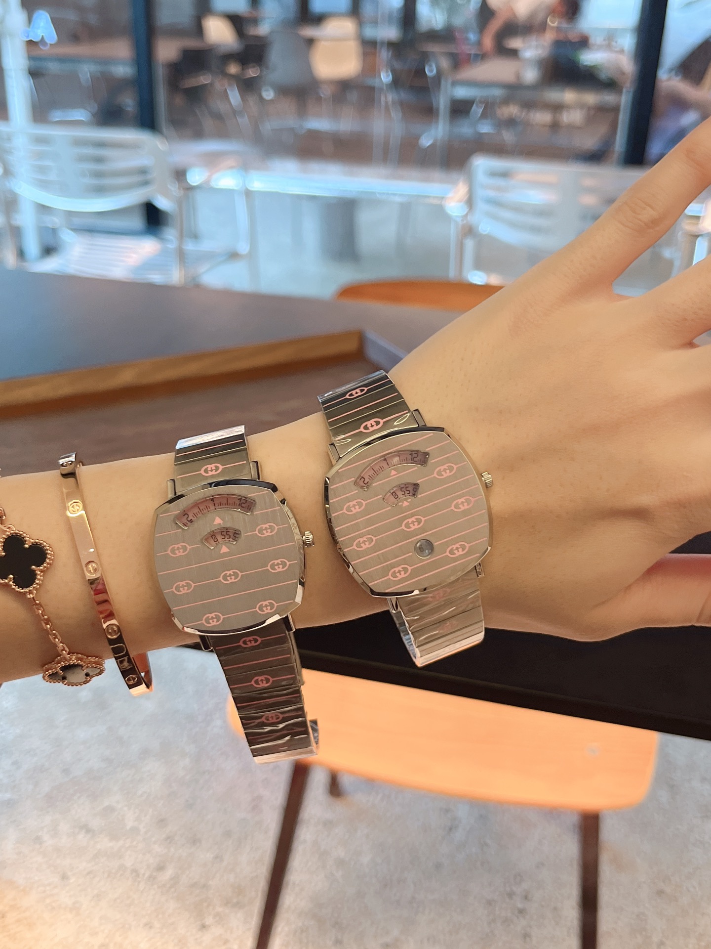 ?? White 340 gold 360 Luminescent pink Gucci Holiday Party IGrip collection watch Grand Finale! Couple ?? Couple watches! He CAME, HE CAME, facing the flickering lights on the SPOT, Ta not at all stage-frightened. Lock the eyes of people as soon as they c