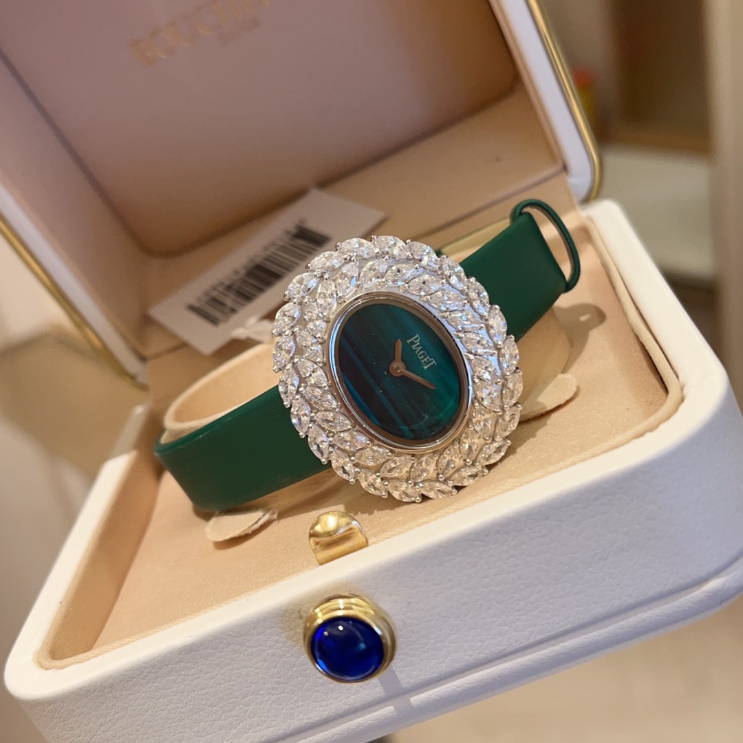 ?? White 340 gold 360
?? PIAGET - New high jewelry collection, 18K white gold. Rose gold, set with two circles of marquise-cut diamonds and a circle of 22 (about 3.84 carats) - a total of 44 pieces - a major challenge in high jewelry making; The dazzling 