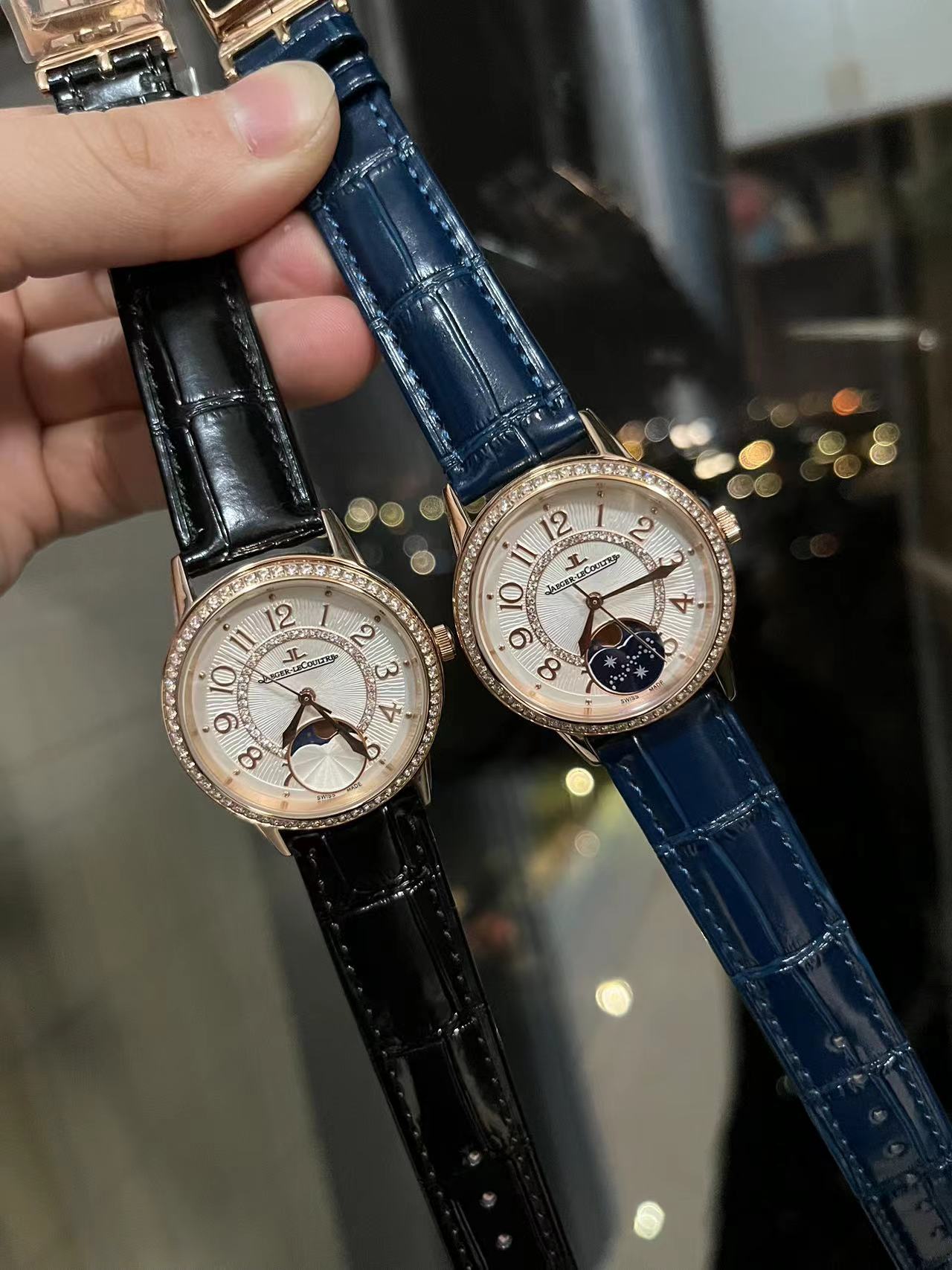 ?? 270
?? Jaeger-lecoultre Date watch, one of women 's big Three dreams
Jaeger-lecoultre Date collection high quality ladies' watch, imported quartz movement, original folding clasp/stainless steel strap, 33mm wide, 10mm thick.