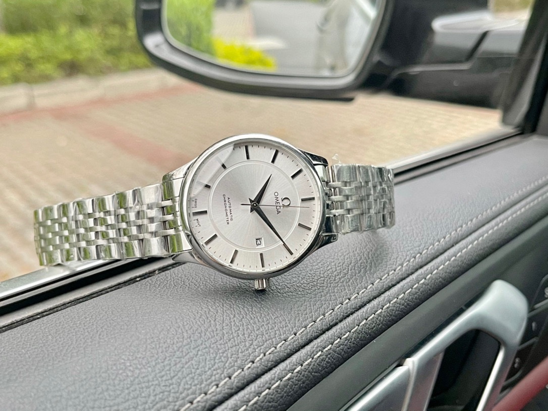 White 440- Gold 460 steel band +20. OMEGA -OMEGA? ? Luxury men 's watch ???? Classic three-hand design, gentlemanly style, excellent quality, selling all over the city. ?? With automatic mechanical movement, top-grade 316 stainless steel case, imported ca