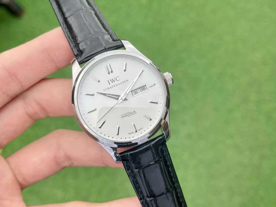 White 460- Gold 480 steel band +20, West Iron +120. Iwc lWC fine men 's watch ?????? NOBLE and elegant, gentlemanly style, excellent quality, selling all over the city. With automatic mechanical movement, top-grade 316 stainless steel case, mineral super 