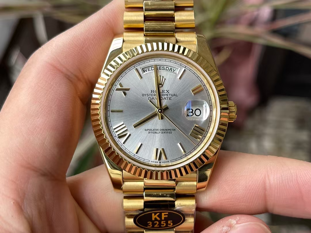 Web photo: All the amazing - comes from the constant breakthrough, cloning another super replica in history: the Day-Date 40 series - full weight (official full watch weighs about 215 grams).

Pushing the limits of traditional craftsmanship: The common st