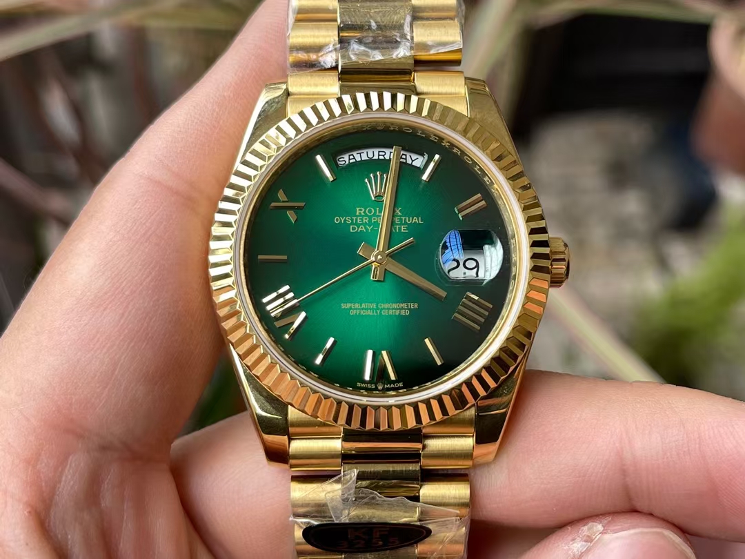 Web photo: All the amazing - comes from the constant breakthrough, cloning another super replica in history: the Day-Date 40 series - full weight (official full watch weighs about 215 grams).

Pushing the limits of traditional craftsmanship: The common st