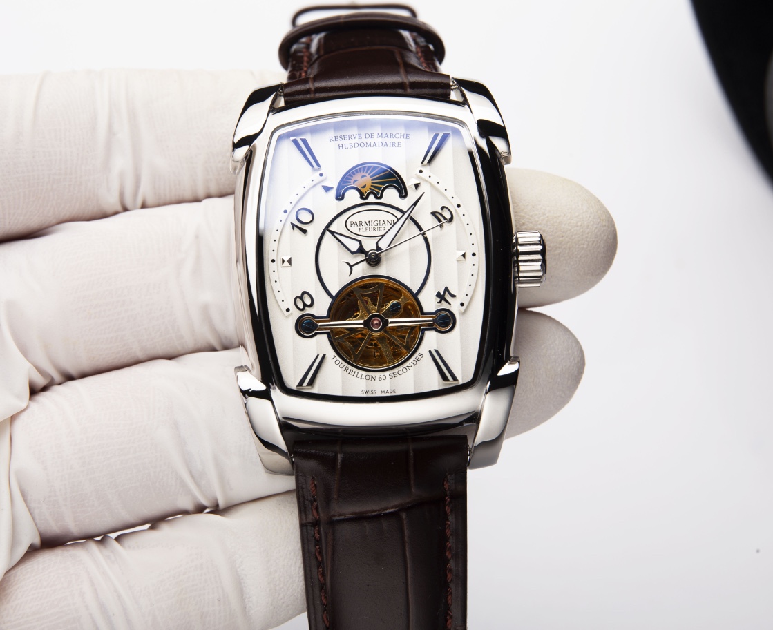 White 540. Gold ?20. Steel ?20.
?????? Classic reborn - PARMIGIANI Parmigiani men's watch
[Type] : Formal men 's watch (Business Fit)
[Movement] : Fully automatic mechanical movement (Shanghai Jinji, more stable timekeeping)
?? Mirror ?? : Mineral tempere