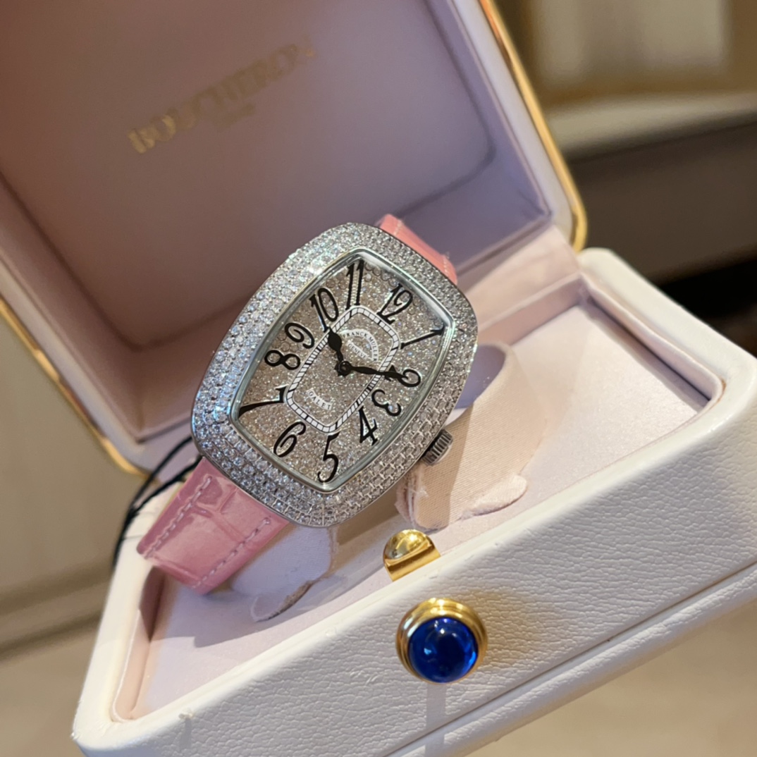 ?? 280
Franck Muller, the star of the stars, the favorite of many male and female stars. The latest wrist fashion women's watch features a small oval egg-shaped FM exclusive design style, with a 316 stainless steel hand-set diamond-encrusted case and avai